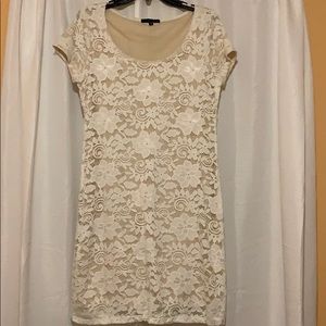 Short sleeve white/cream colored dress